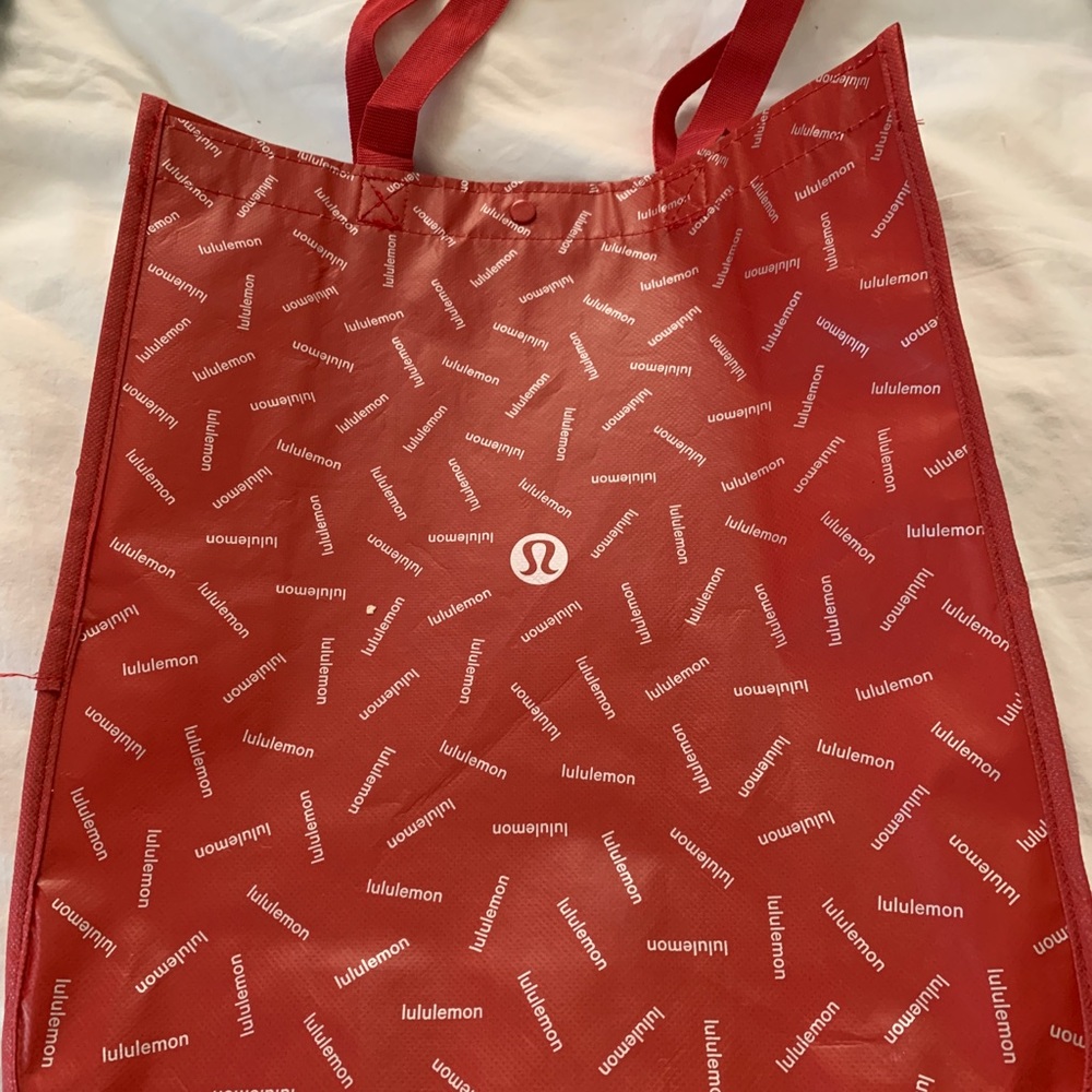 New Lululemon Reusable Shopping Gift Bag Lunch Tote 2021 Holiday Shopper Red